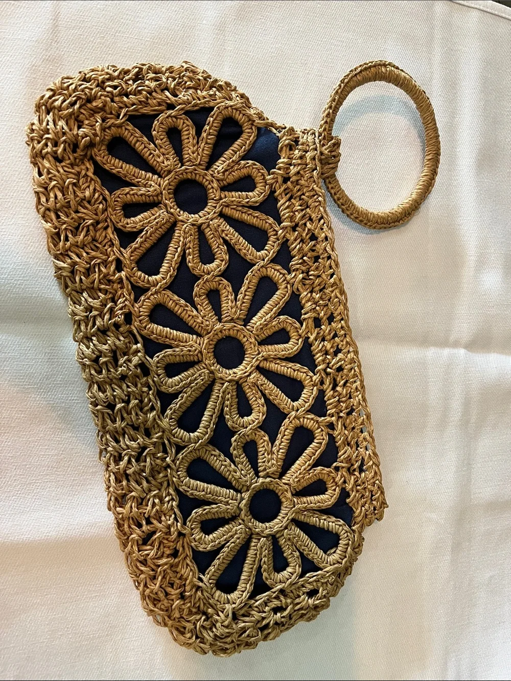 Mud Pie Woven Straw Daisy Cutout Wristlet Clutch in Natural Blue lining Summer